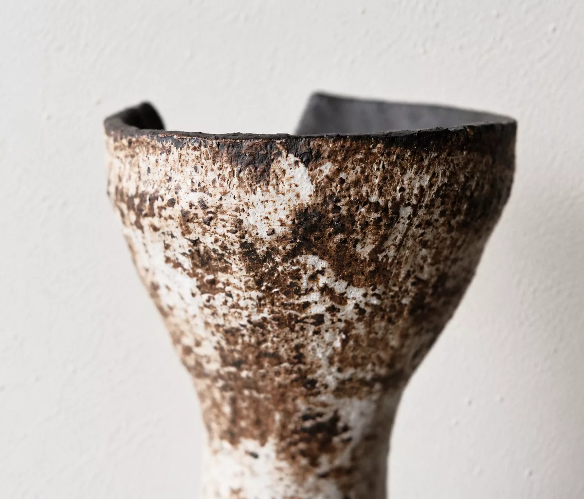 Vase de Cécile Ducommun, céramiste à Bully