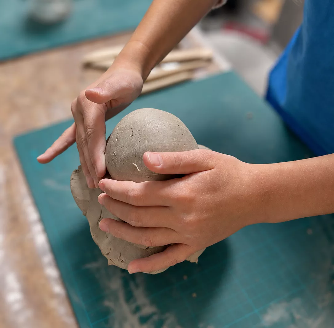 Cours de poterie pour enfants à Lyon, l'Arbresle, Bully